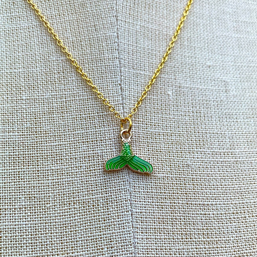 NWT SterlingSilver Plated Chain & Enamel Mermaid Tail Alloy Metal Charm Necklace